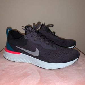 LIKE NEW Womens Nike Odyssey React